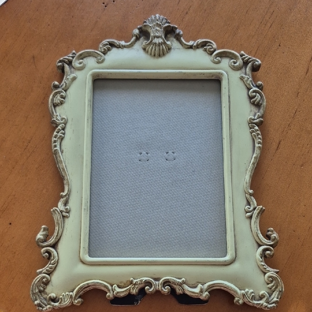 Vintage Linco made in Taiwan ROC Ornate Photo Frame